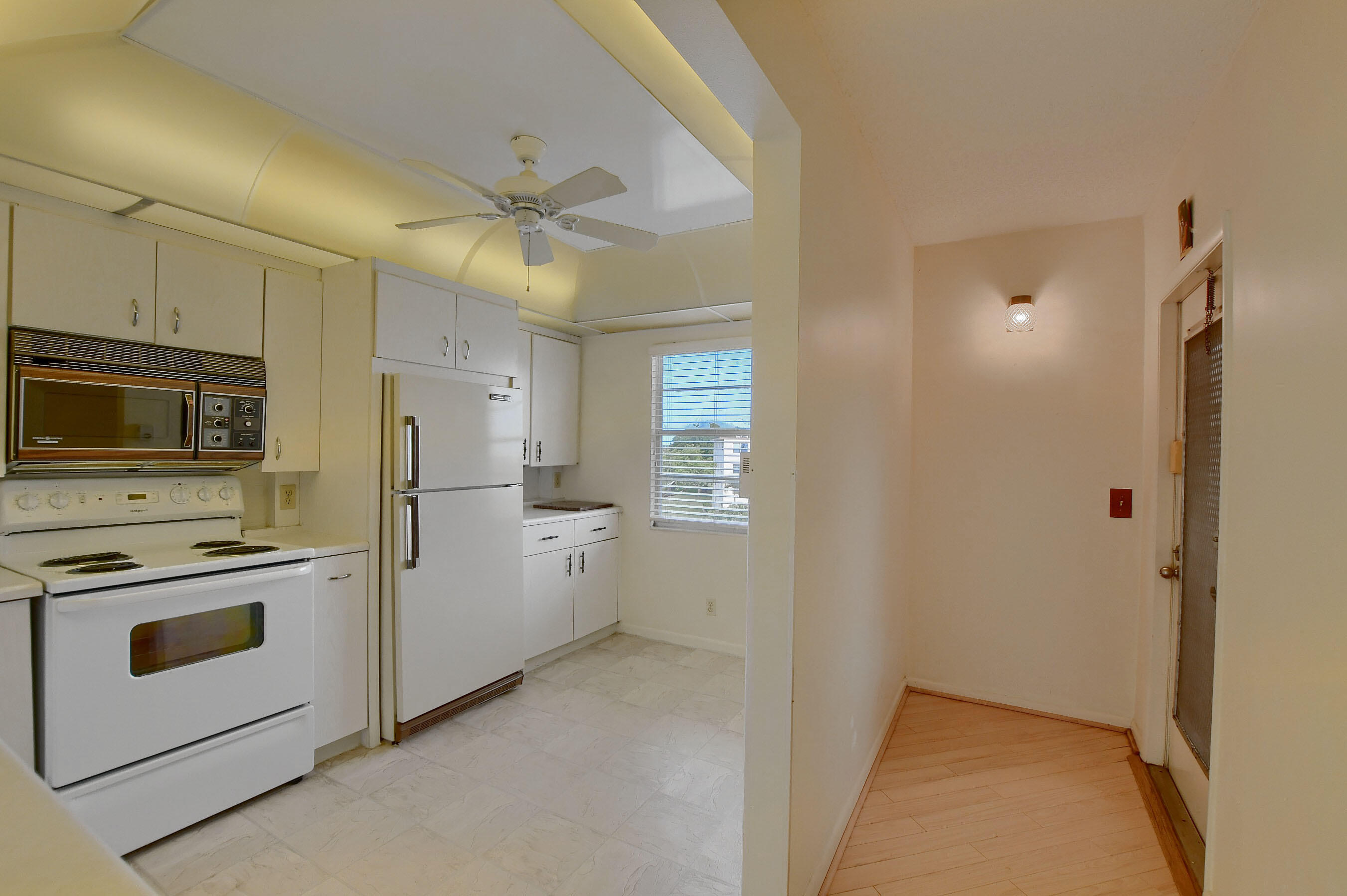 4001 Newcastle A Boca Raton, FL 33434 - Photo 4 of 54 Kitchen / As you walk in
