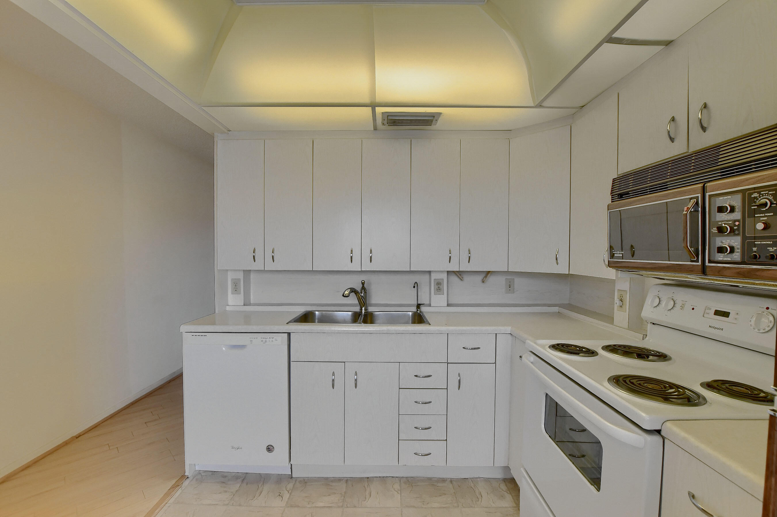 4001 Newcastle A Boca Raton, FL 33434 - Photo 7 of 54 Kitchen