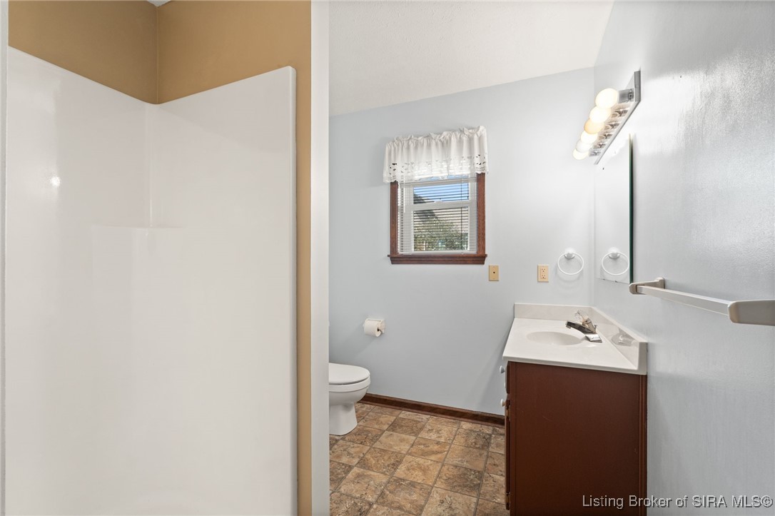 470 South Heidelberg Road Southwest Corydon, IN 47112 - Photo 14 of 92 Full Bathroom located off of the main floor family room.