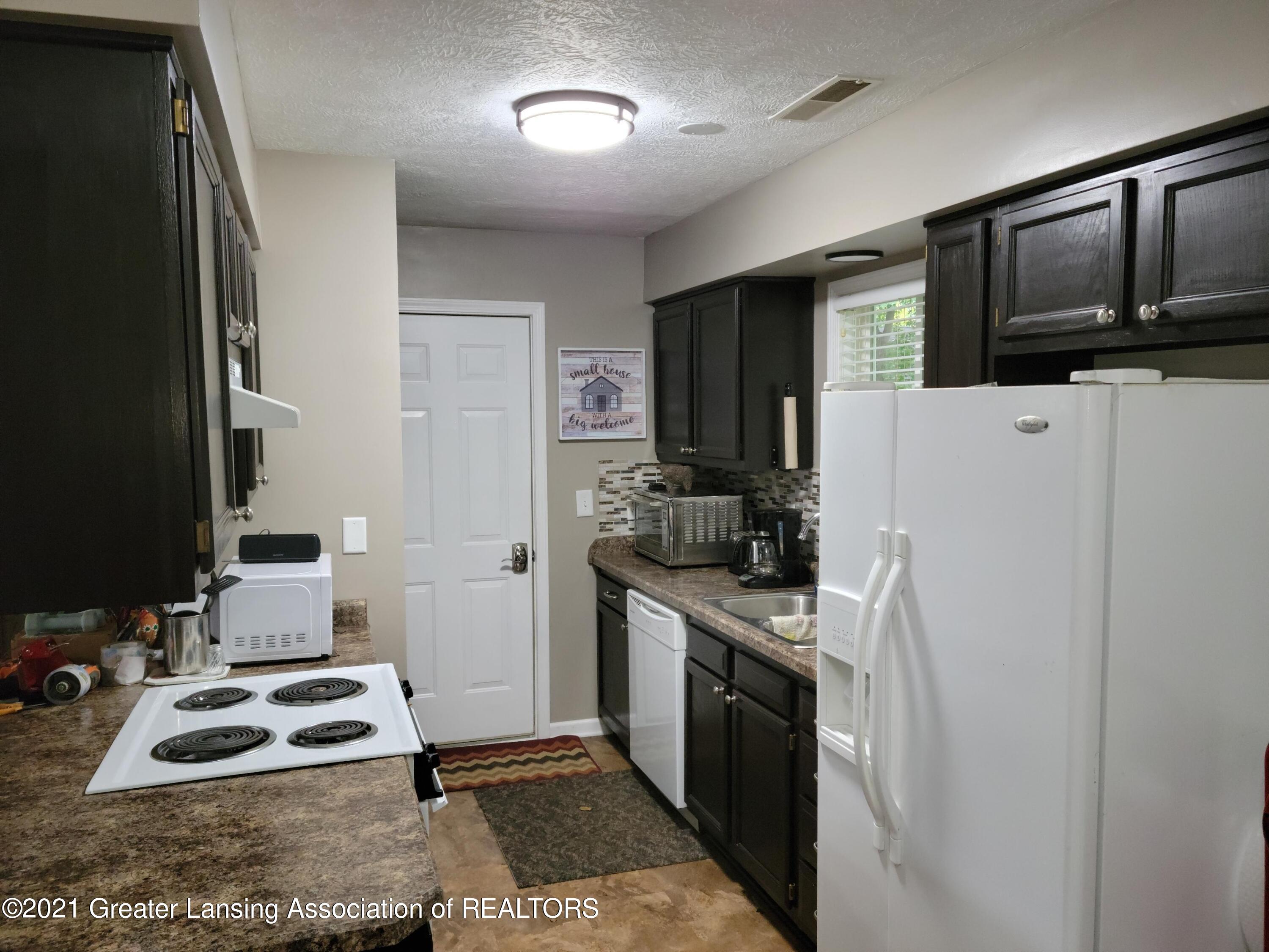 4716 Christiansen Road Lansing, MI 48910 - Photo 5 of 13 Kitchen