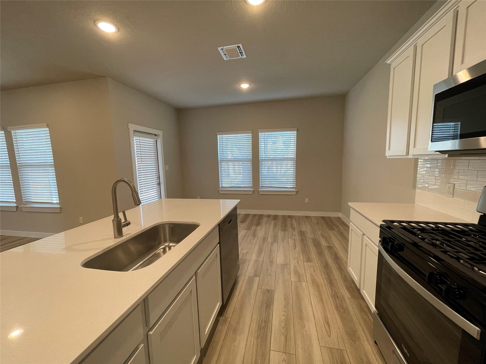217 Coda Crossing Georgetown, TX 78633 - Photo 5 of 18