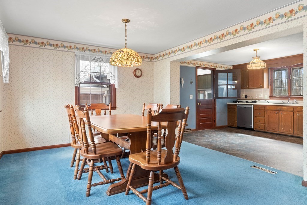 41 Searle Street Georgetown, MA 01833 - Photo 12 of 34