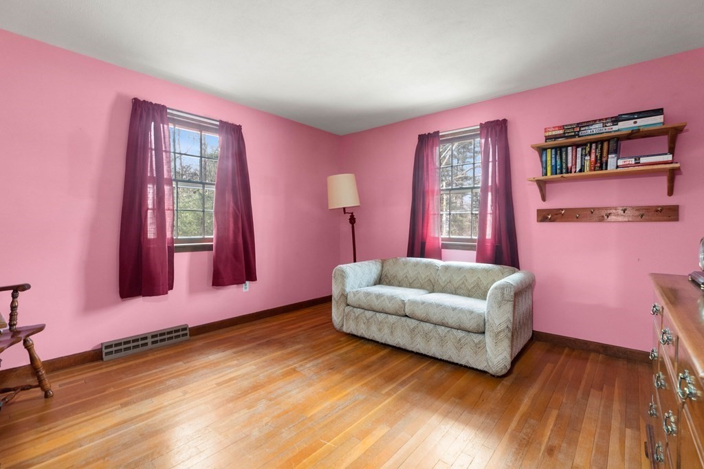 41 Searle Street Georgetown, MA 01833 - Photo 14 of 34