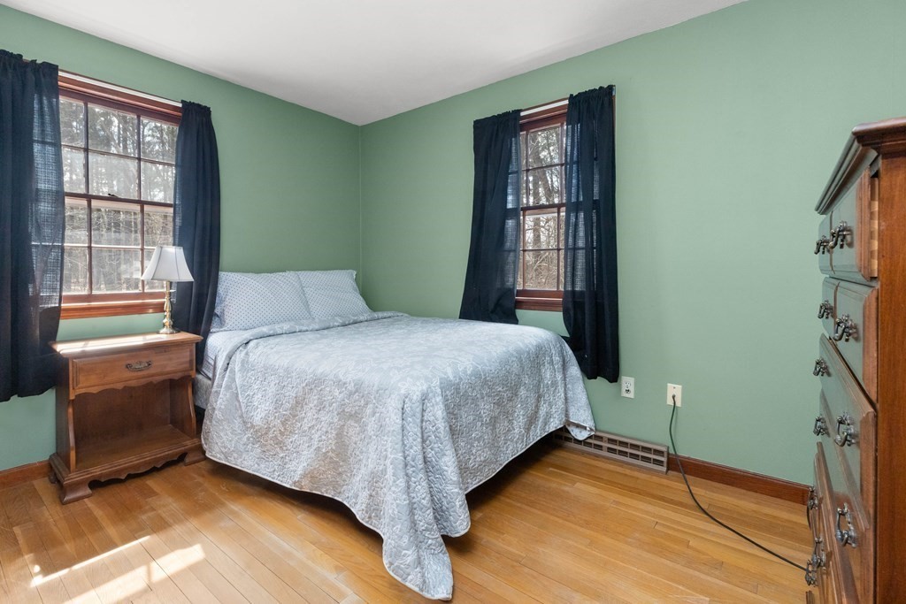 41 Searle Street Georgetown, MA 01833 - Photo 15 of 34