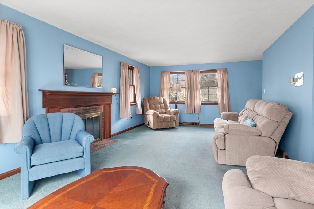 41 Searle Street Georgetown, MA 01833 - Photo 7 of 34