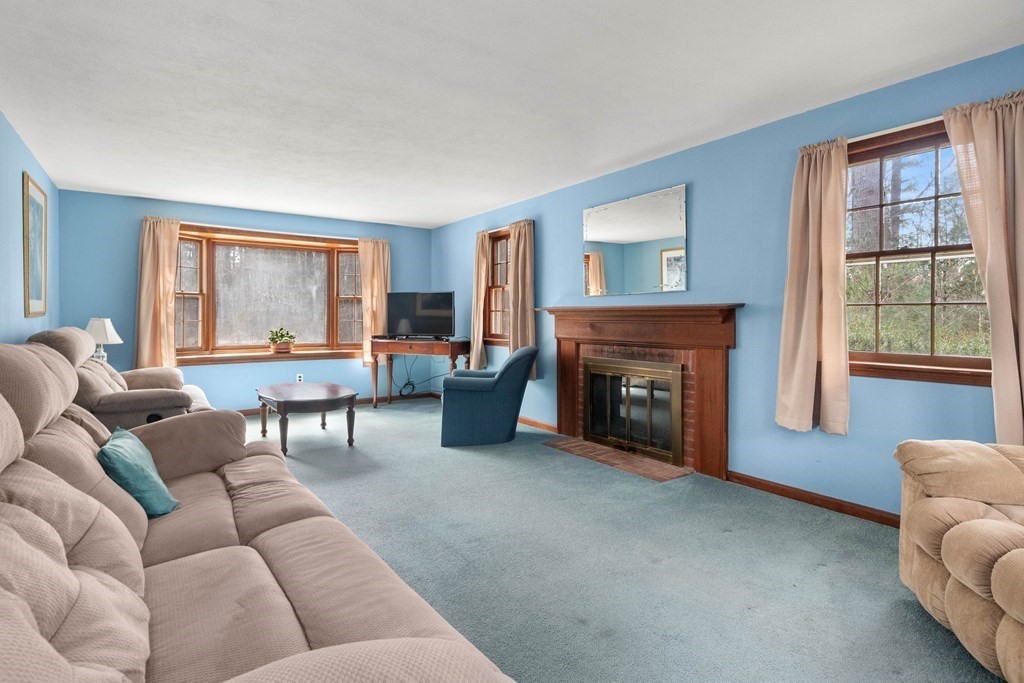 41 Searle Street Georgetown, MA 01833 - Photo 8 of 34