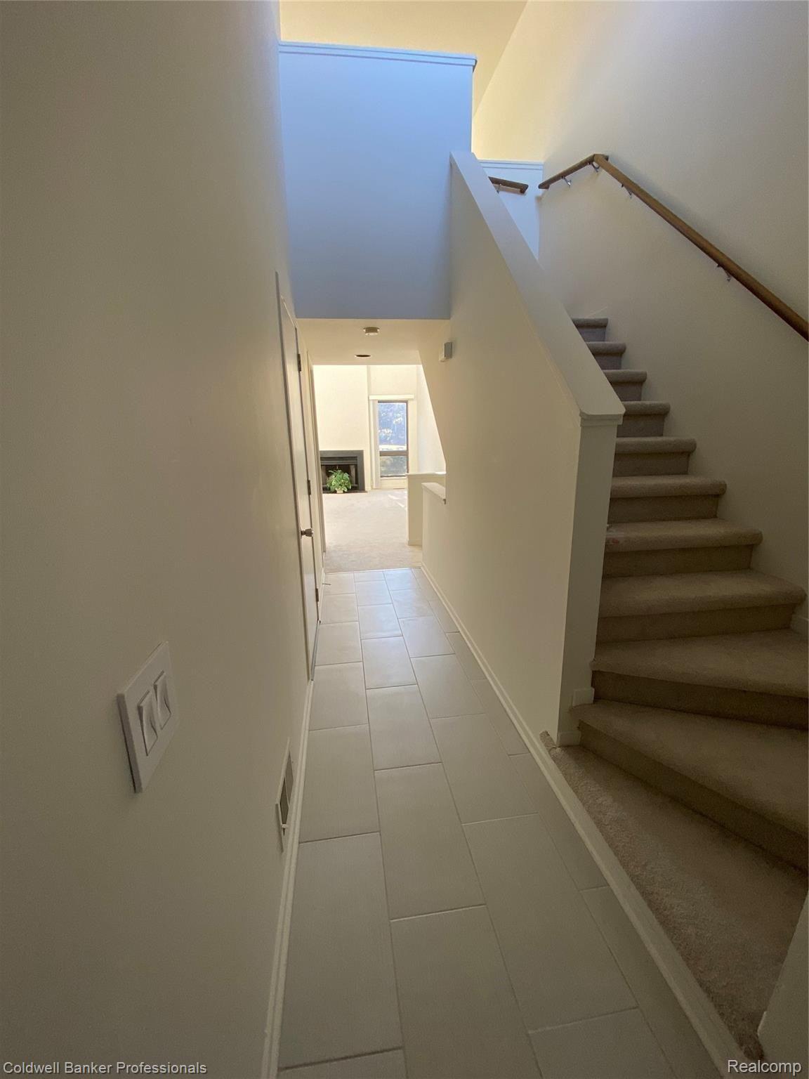 697 Charing Court Rochester, MI 48307 - Photo 4 of 14 Beautiful and light-filled townhouse.