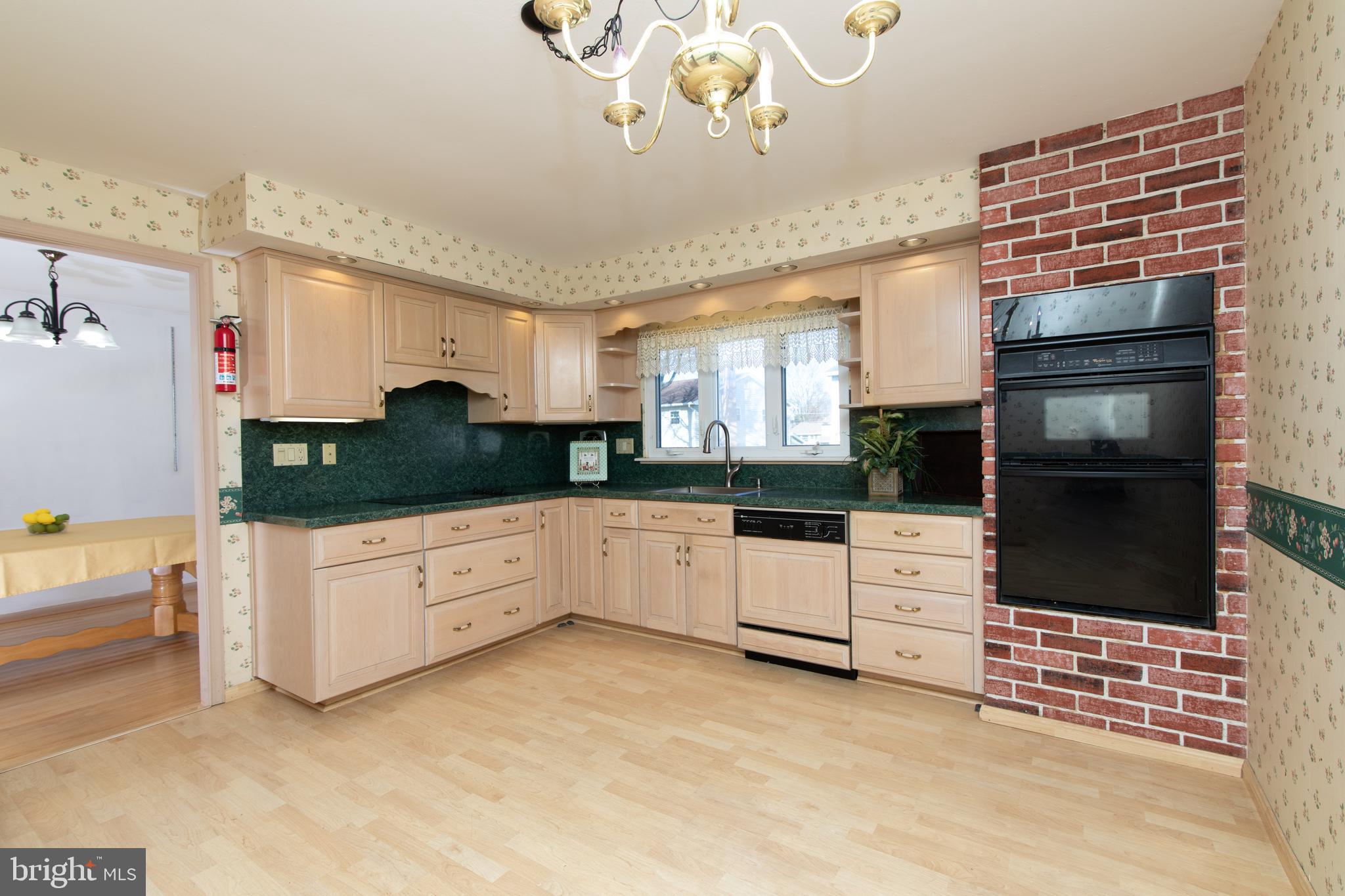 27 Regent Road Cherry Hill, NJ 08003 - Photo 4 of 36 Gallery Image 4