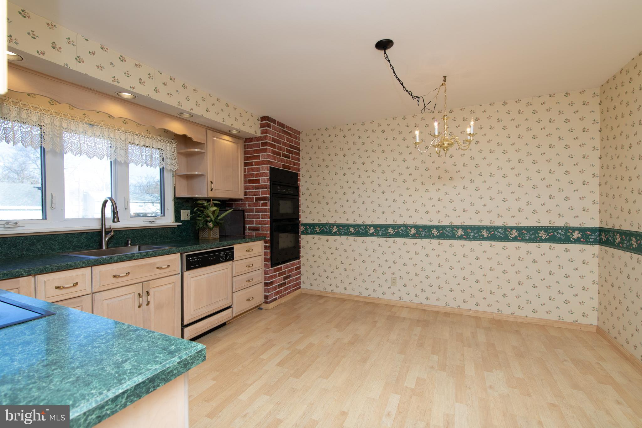 27 Regent Road Cherry Hill, NJ 08003 - Photo 6 of 36 Gallery Image 6