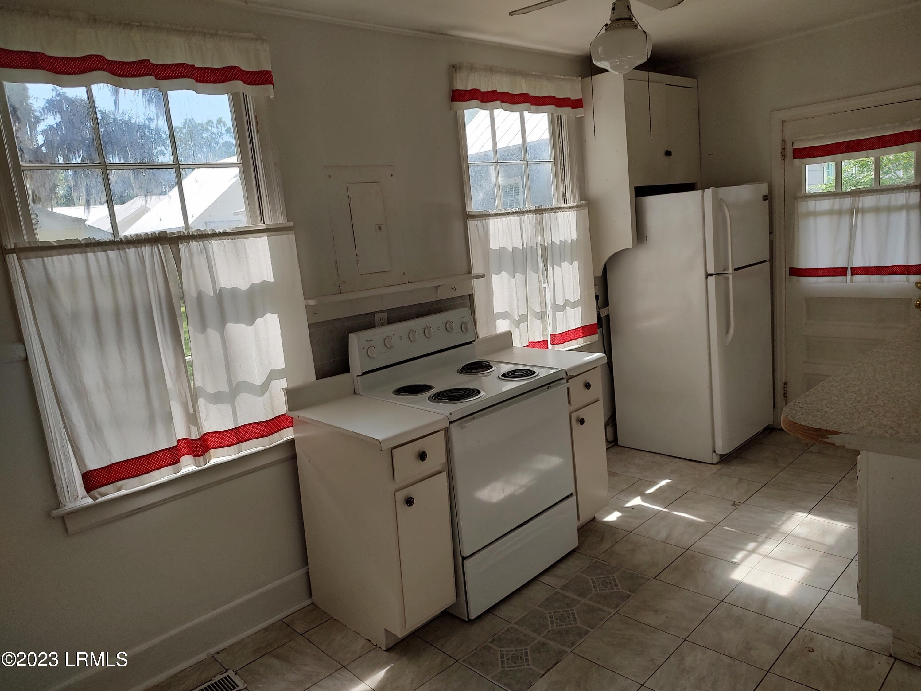 2305 Depot Road Beaufort, SC 29902 - Photo 9 of 24 IMG_20230417_153201829_HDR