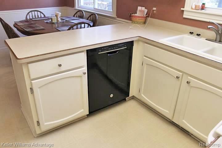 66501 Powell Road Washington, MI 48095 - Photo 3 of 24 Kitchen 2.jpg