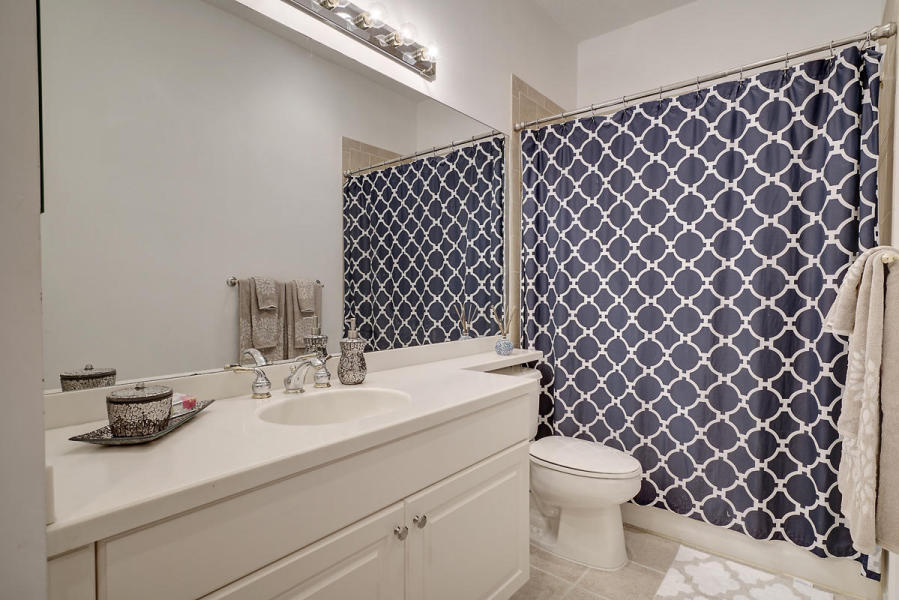 130 Lancaster Road Boynton Beach, FL 33426 - Photo 20 of 24 Guest Bathroom