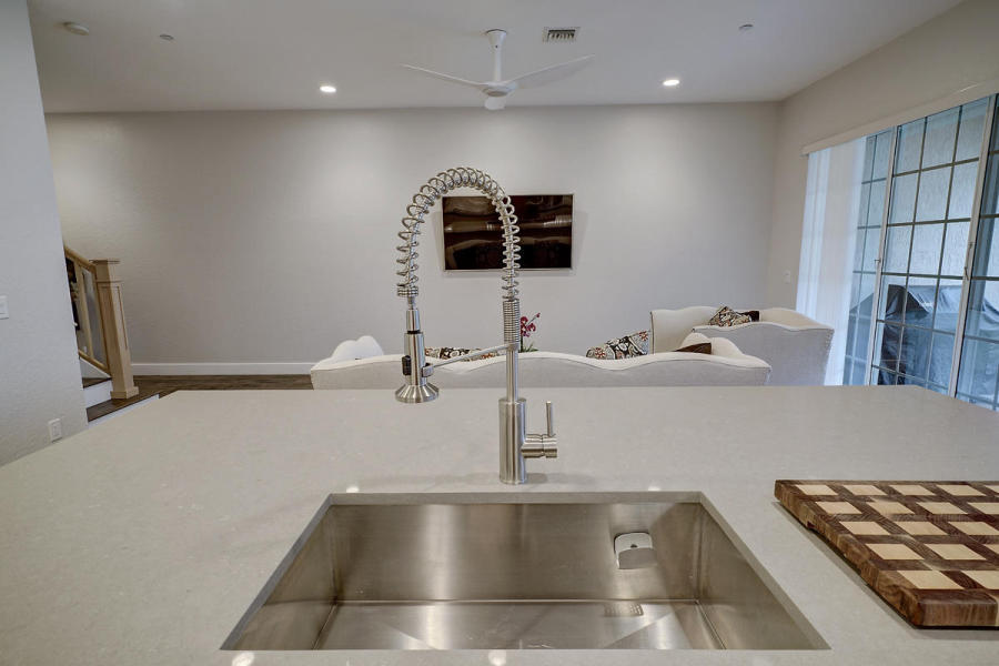 130 Lancaster Road Boynton Beach, FL 33426 - Photo 6 of 24 Living Kitchen
