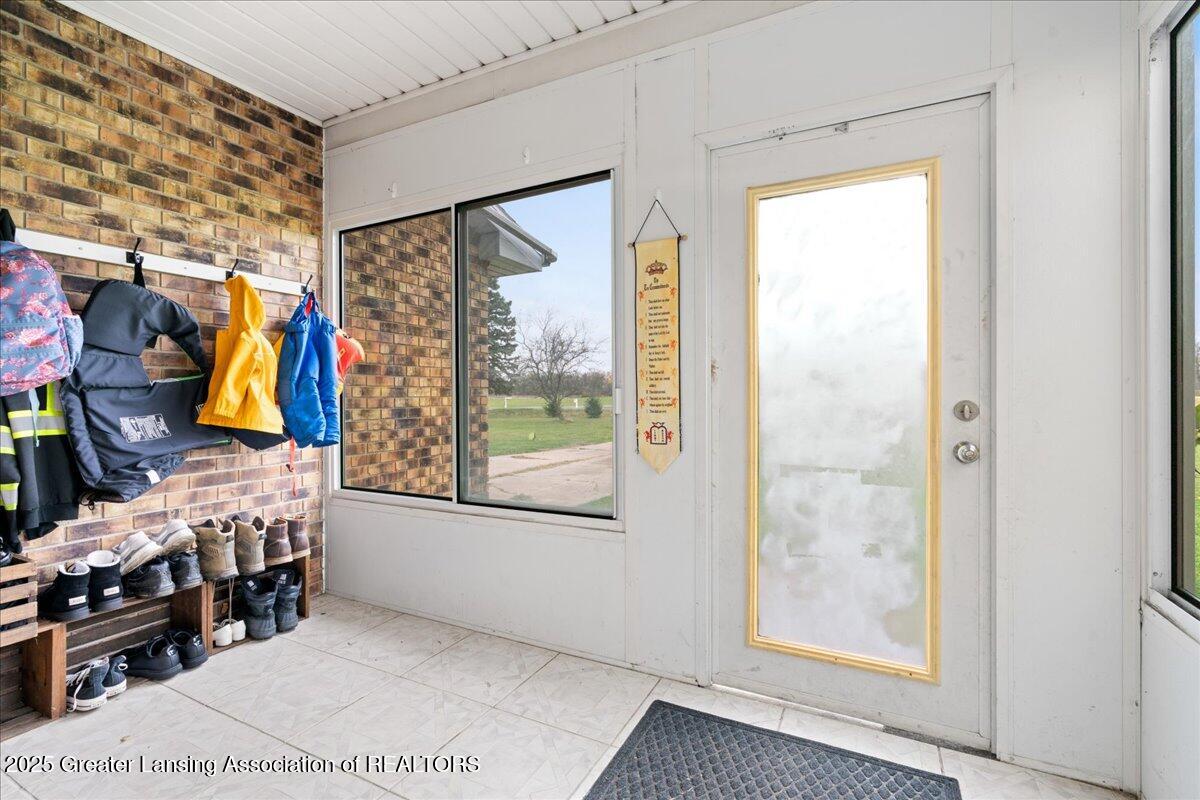 415 Holt Road Williamston, MI 48895 - Photo 6 of 37 06-Media Jett - 13