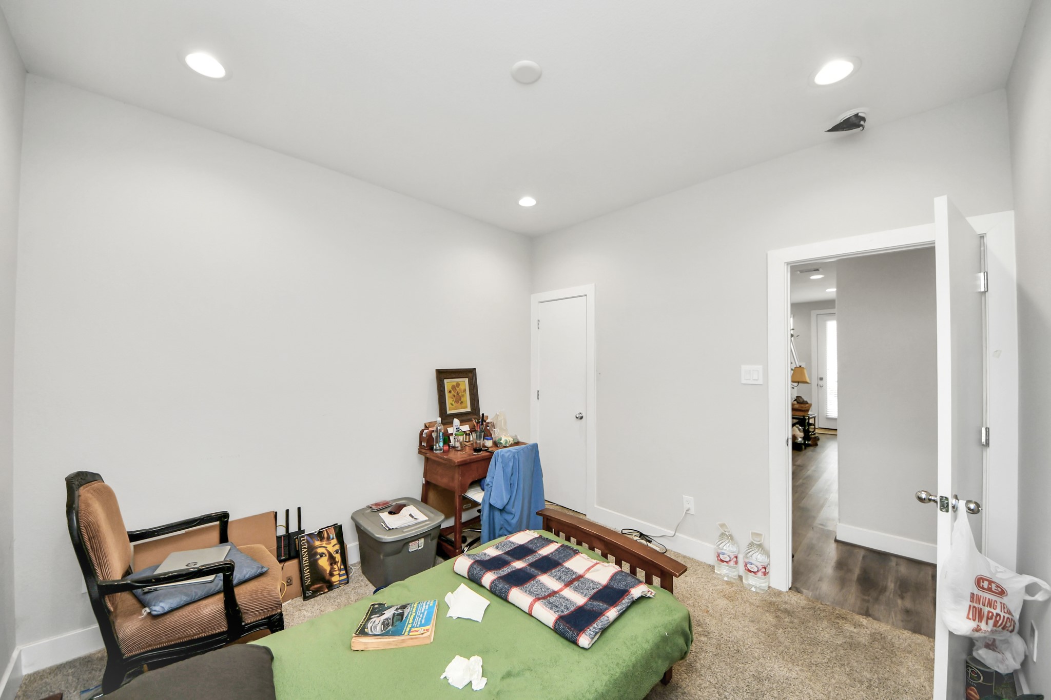 6715 Allegheny Street Houston, TX 77021 - Photo 14 of 18 a living room with furniture