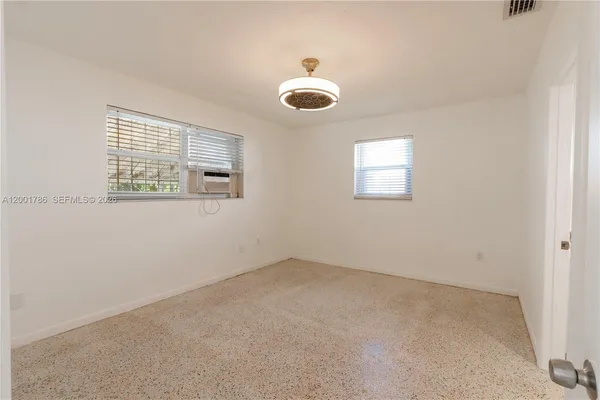$624,995 | 565 Northeast 160th Terrace, Miami, FL 33162