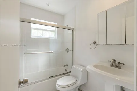 $609,995 | 565 Northeast 160th Terrace, Miami, FL 33162