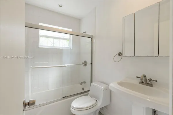 $624,995 | 565 Northeast 160th Terrace, Miami, FL 33162