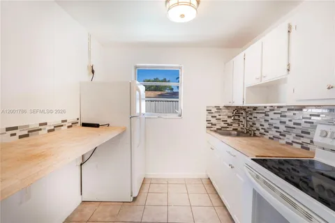 $609,995 | 565 Northeast 160th Terrace, Miami, FL 33162