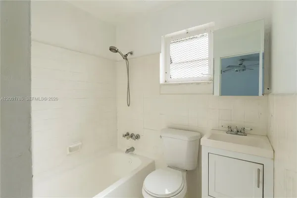 $624,995 | 565 Northeast 160th Terrace, Miami, FL 33162