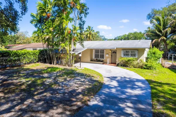 $624,995 | 565 Northeast 160th Terrace, Miami, FL 33162
