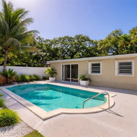$624,995 | 565 Northeast 160th Terrace, Miami, FL 33162