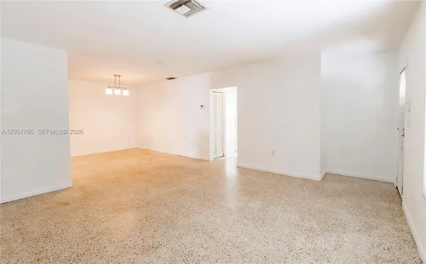 $624,995 | 565 Northeast 160th Terrace, Miami, FL 33162