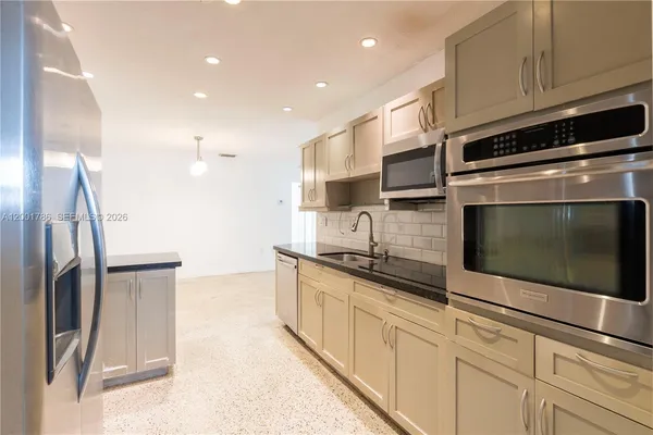 $624,995 | 565 Northeast 160th Terrace, Miami, FL 33162
