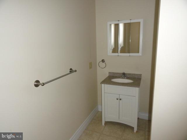 326 Chestnut Street Lebanon, PA 17042 - Photo 11 of 18 2nd Floor bath