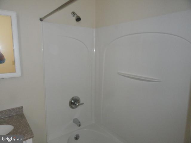 326 Chestnut Street Lebanon, PA 17042 - Photo 12 of 18 2nd Floor bath