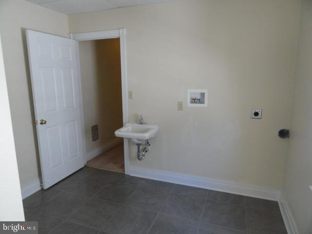 326 Chestnut Street Lebanon, PA 17042 - Photo 13 of 18 2nd Floor laundry