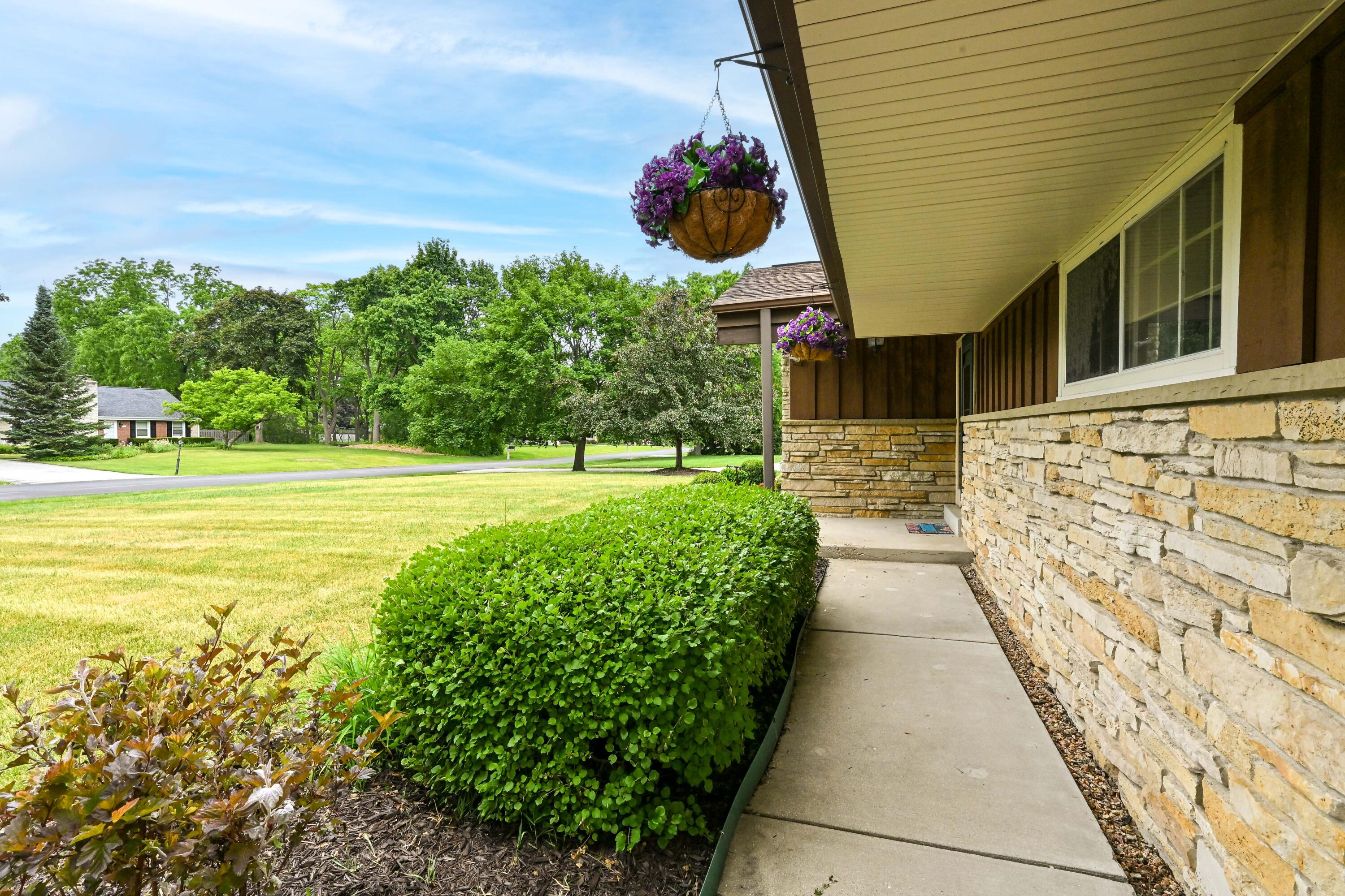 3370 North 129th Street Brookfield, WI 53005 - Photo 2 of 34 DZ3370-3