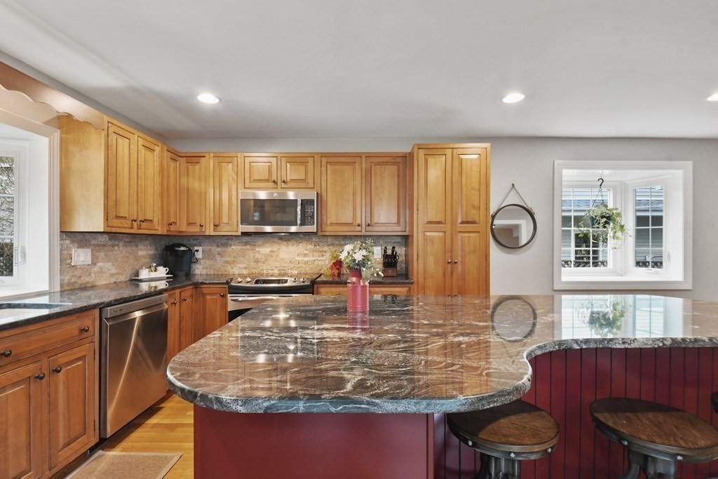 1 Suntaug Road Worcester, MA 01604 - Photo 15 of 37