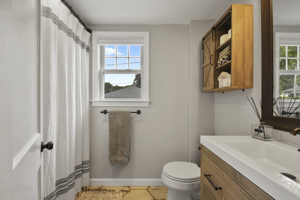 1 Suntaug Road Worcester, MA 01604 - Photo 18 of 37