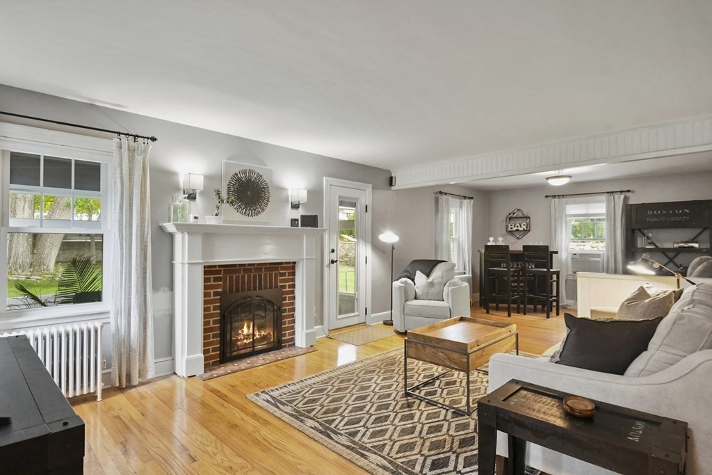 1 Suntaug Road Worcester, MA 01604 - Photo 2 of 37