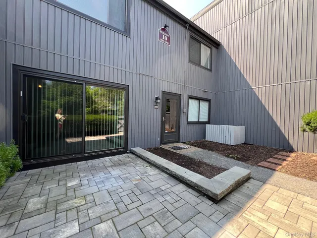 $2,300 | 1006 Holly Walk, Poughkeepsie, NY 12603