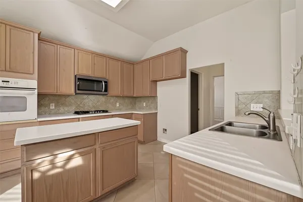 $2,550 | 2604 Hidden Creek Drive, Pearland, TX 77581