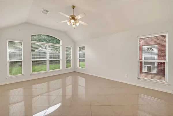 $2,550 | 2604 Hidden Creek Drive, Pearland, TX 77581