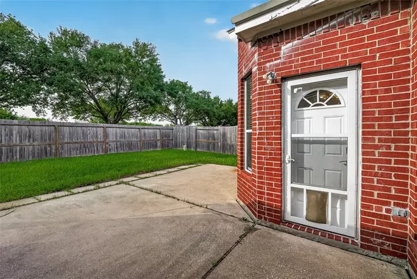 $2,550 | 2604 Hidden Creek Drive, Pearland, TX 77581