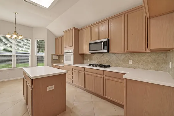 $2,550 | 2604 Hidden Creek Drive, Pearland, TX 77581