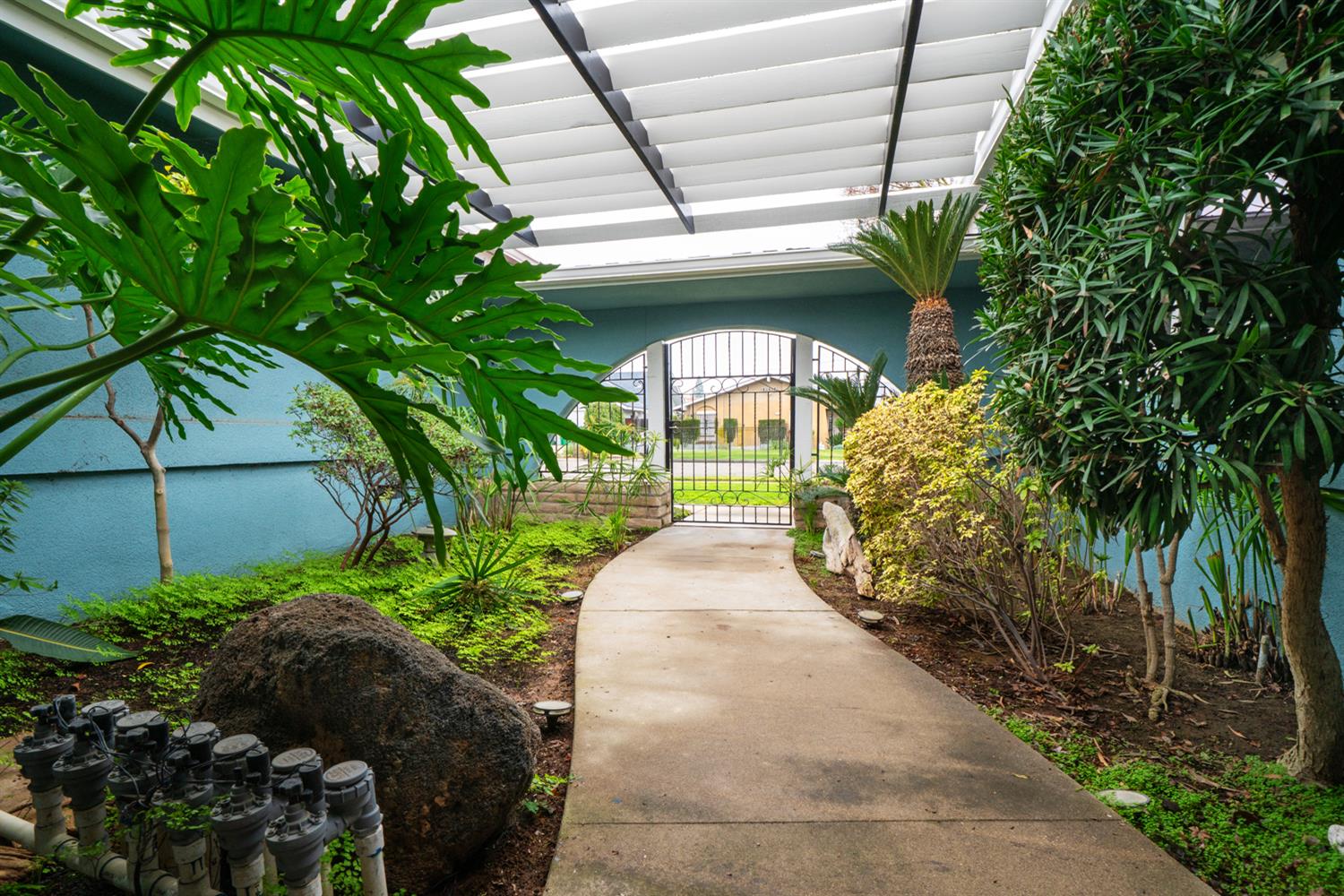 353 Ellery Fresno, CA 93704 - Photo 3 of 37