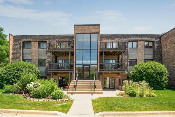 $249,853 | 1420 Stonebridge Circle, Unit 5N, Wheaton, IL 60189
