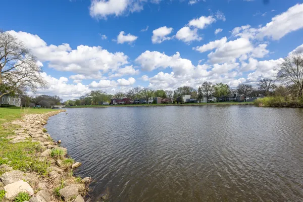 $249,853 | 1420 Stonebridge Circle, Unit 5N, Wheaton, IL 60189