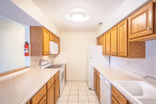 $249,853 | 1420 Stonebridge Circle, Unit 5N, Wheaton, IL 60189