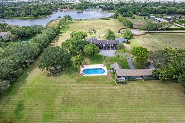 $24,300,000 | 8700 Surrey Lane, Boca Raton, FL 33496