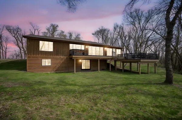 $512,500 | 19817 Dogwood Road, Lake Crystal, MN 56055