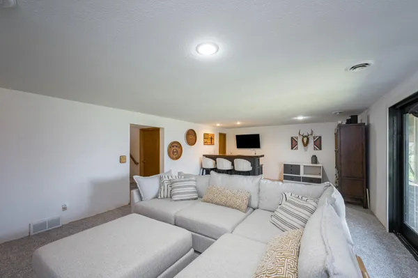 $512,500 | 19817 Dogwood Road, Lake Crystal, MN 56055