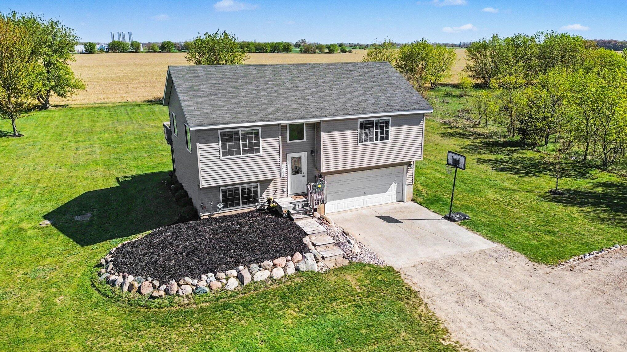 7864 County Farm Road Greenville, MI 48838 - Photo 3 of 32 002_file_1672