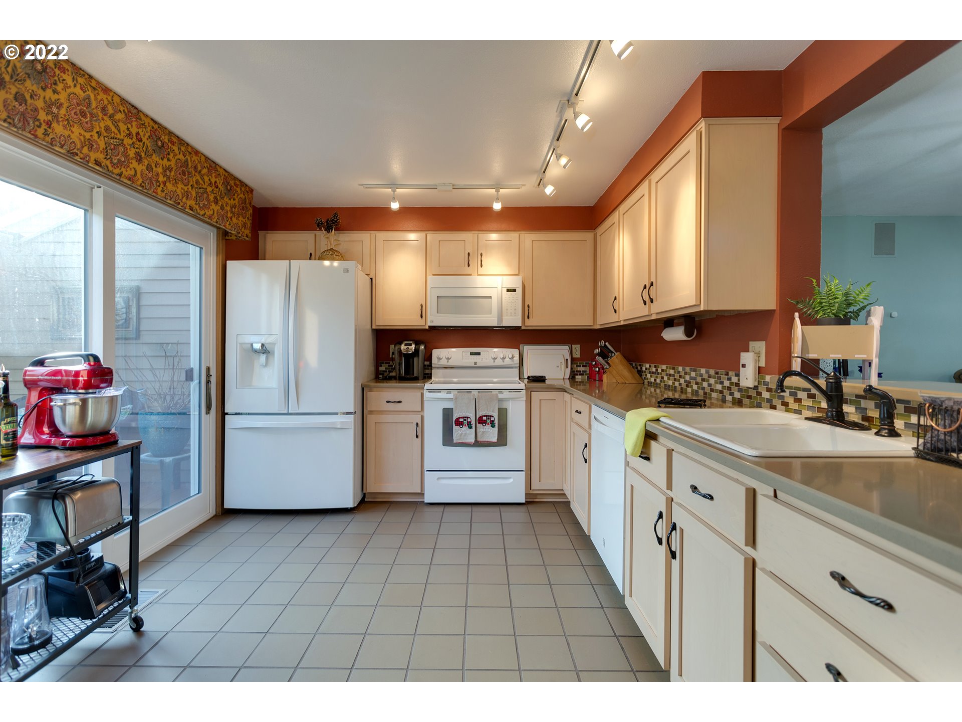 7751 Southwest Raintree Drive Beaverton, OR 97008 - Photo 8 of 20 Gallery Image 8