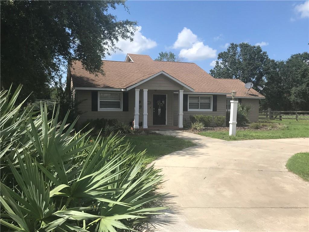 559 Bost Road Wauchula, FL 33873 - Photo 1 of 1 a front view of a house with a garden
